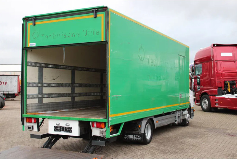 Mercedes-Benz Atego 1018 + LIFT - Camión caja cerrada: foto 4 Mercedes-Benz Atego 1018 + LIFT - Camión caja cerrada: foto 4