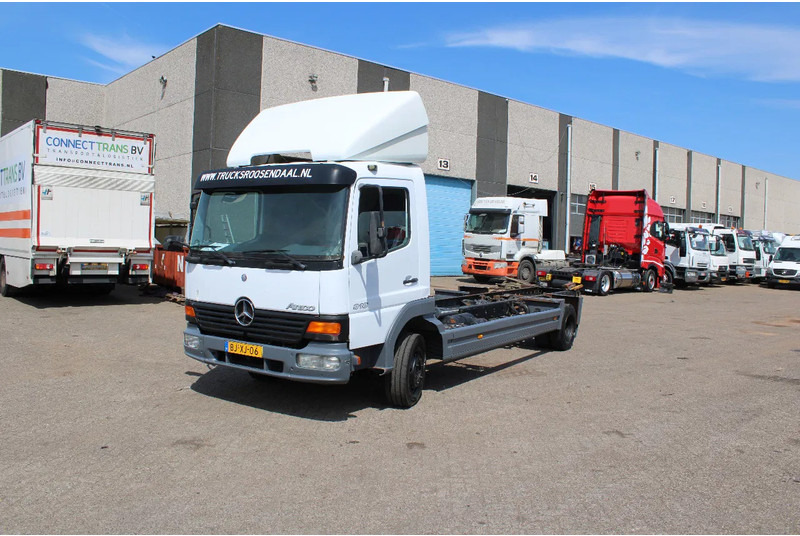 Mercedes-Benz Atego 918 + MANUAL + EURO 2 - Camión chasis: foto 2 Mercedes-Benz Atego 918 + MANUAL + EURO 2 - Camión chasis: foto 2