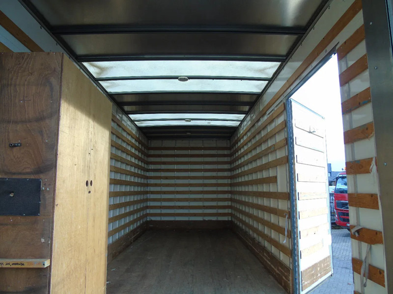 Renault D 220 + special lift + 165km! - Camión caja cerrada: foto 4 Renault D 220 + special lift + 165km! - Camión caja cerrada: foto 4