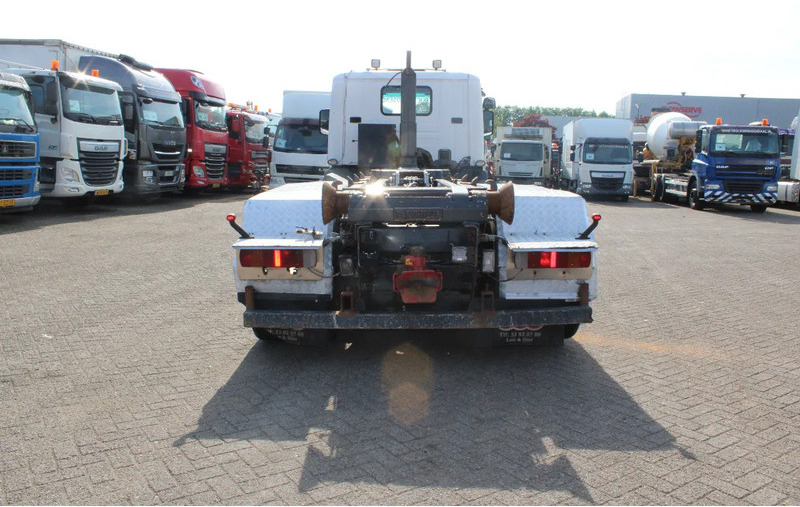 Scania P124-360 + HOOK + 6X2 + MANUAL + EURO 2 - Camión multibasculante: foto 4 Scania P124-360 + HOOK + 6X2 + MANUAL + EURO 2 - Camión multibasculante: foto 4