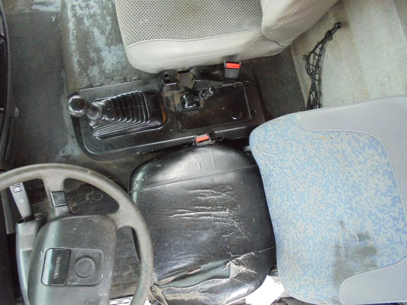 Volvo FL 220 + Manual + HMF 150 crane - Camión caja abierta: foto 4 Volvo FL 220 + Manual + HMF 150 crane - Camión caja abierta: foto 4