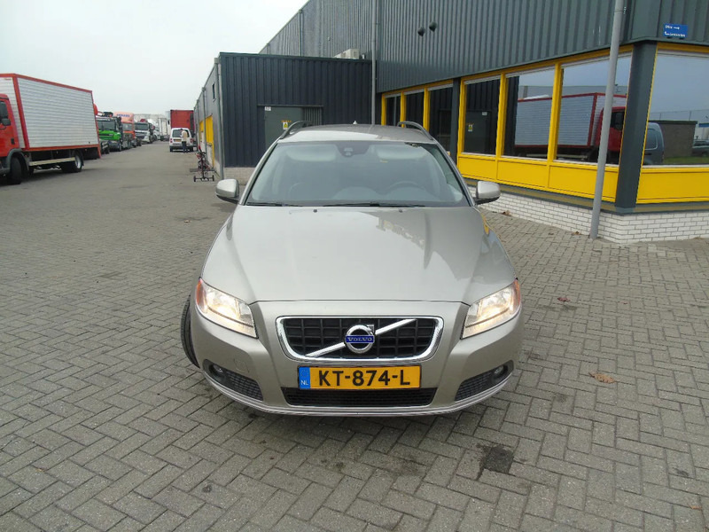 Volvo V70 + manual - Hatchback: foto 2 Volvo V70 + manual - Hatchback: foto 2