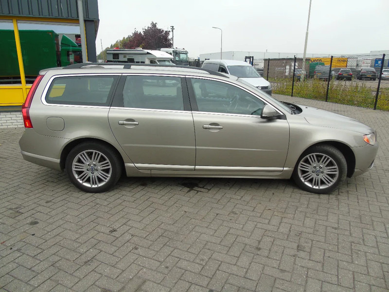 Hatchback Volvo V70 + manual: foto 12 Hatchback Volvo V70 + manual: foto 12