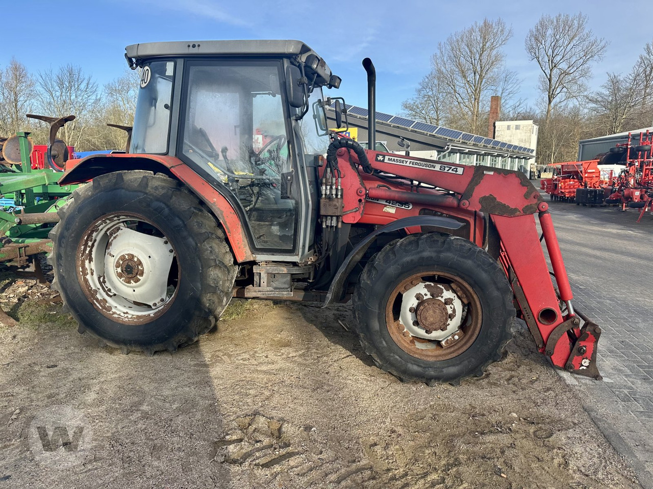 Massey Ferguson 4235 - Tractor: foto 1 Massey Ferguson 4235 - Tractor: foto 1