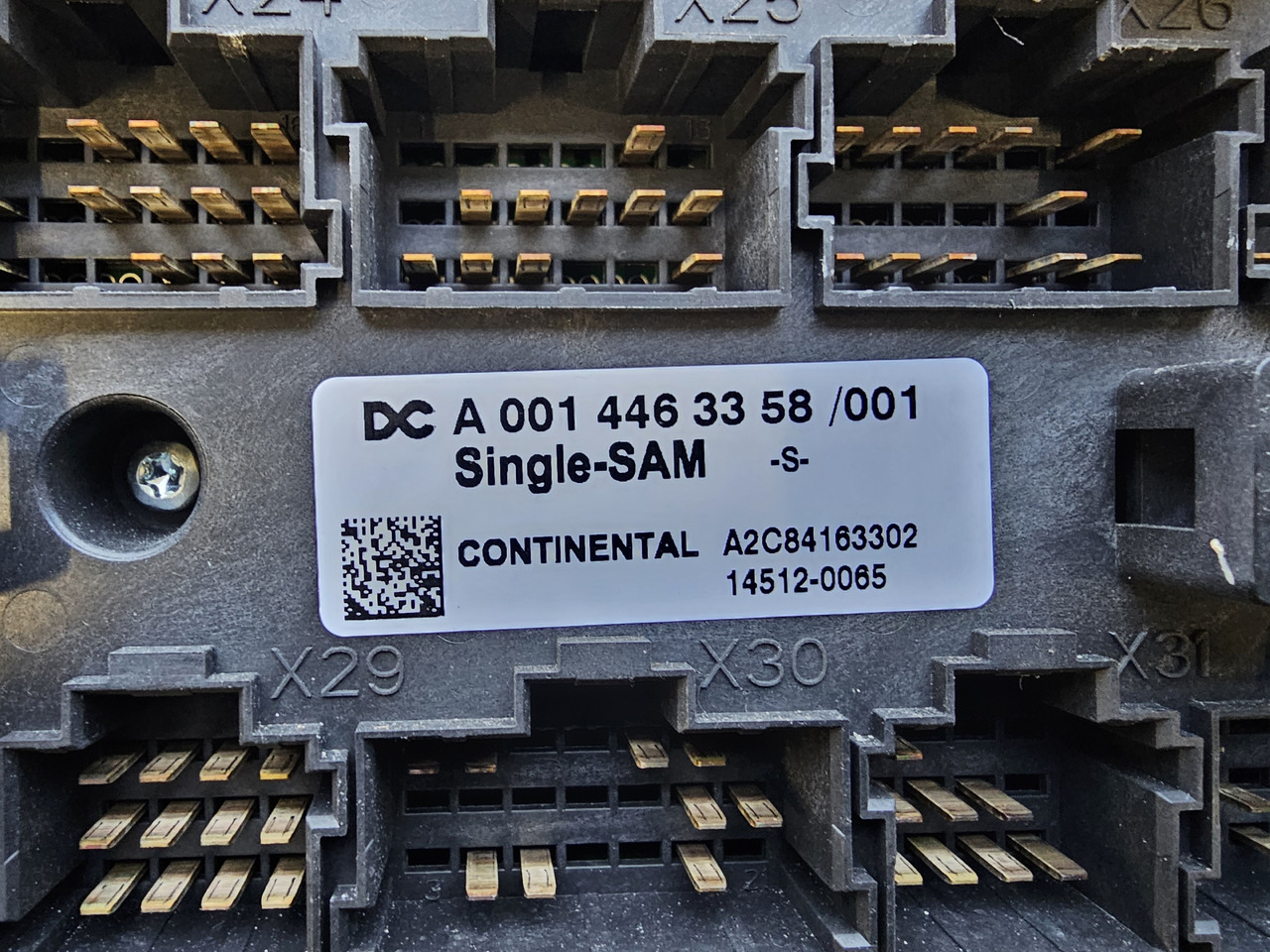 MERCEDES-BENZ ATEGO MP4 EURO 6 / SINGLE-SAM FUSE BLOCK / A0014463358 - Unidad de control: foto 4 MERCEDES-BENZ ATEGO MP4 EURO 6 / SINGLE-SAM FUSE BLOCK / A0014463358 - Unidad de control: foto 4