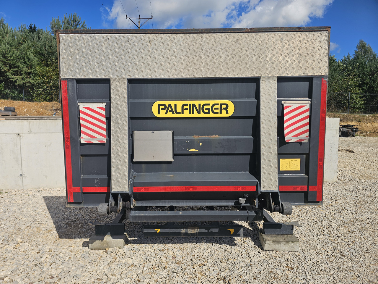 PALFINGER MBB C 2000 L / 2020 / 2000KG - Trampilla elevadora: foto 1 PALFINGER MBB C 2000 L / 2020 / 2000KG - Trampilla elevadora: foto 1