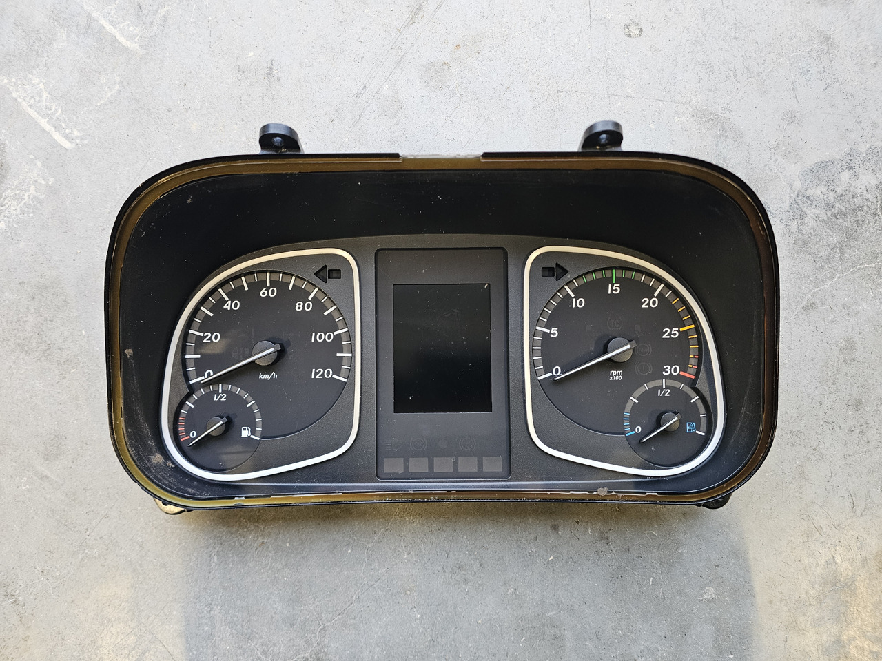 MERCEDES-BENZ ATEGO EURO 6 / DASHBOARD COUNTER / A9674464321 ZGS-001 - Piezas de recambio: foto 2 MERCEDES-BENZ ATEGO EURO 6 / DASHBOARD COUNTER / A9674464321 ZGS-001 - Piezas de recambio: foto 2