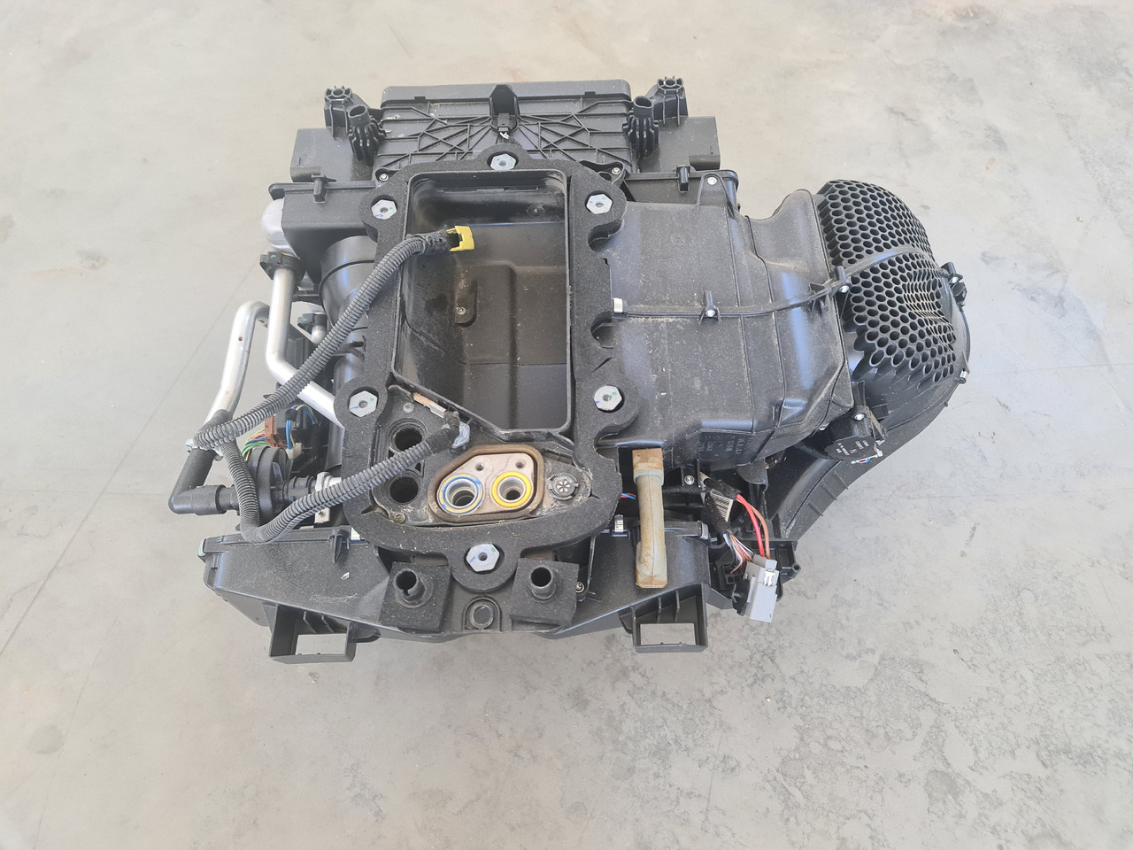 RENAULT RANGE T / COMPLETE CABINE HEATER / 7484593228 - Calefacción/ Ventilación: foto 5 RENAULT RANGE T / COMPLETE CABINE HEATER / 7484593228 - Calefacción/ Ventilación: foto 5