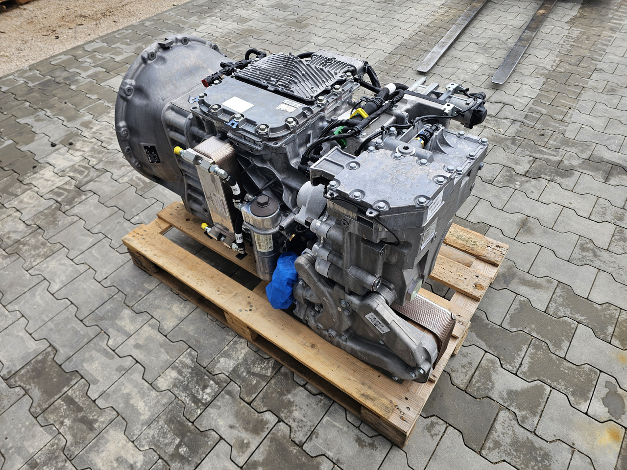 RENAULT VOLVO GEARBOX / AT2612 G TRAG-G / RETARDER / NEVER USED / WORLDWIDE DELIVERY - Caja de cambios: foto 5 RENAULT VOLVO GEARBOX / AT2612 G TRAG-G / RETARDER / NEVER USED / WORLDWIDE DELIVERY - Caja de cambios: foto 5
