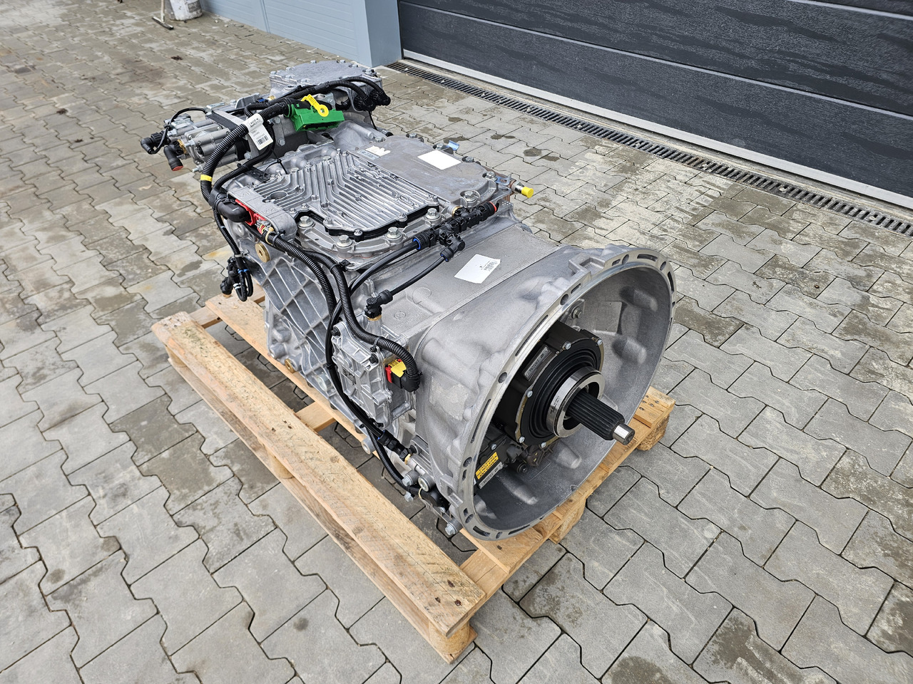 RENAULT VOLVO GEARBOX / AT2612 G TRAG-G / RETARDER / NEVER USED / WORLDWIDE DELIVERY - Caja de cambios: foto 3 RENAULT VOLVO GEARBOX / AT2612 G TRAG-G / RETARDER / NEVER USED / WORLDWIDE DELIVERY - Caja de cambios: foto 3