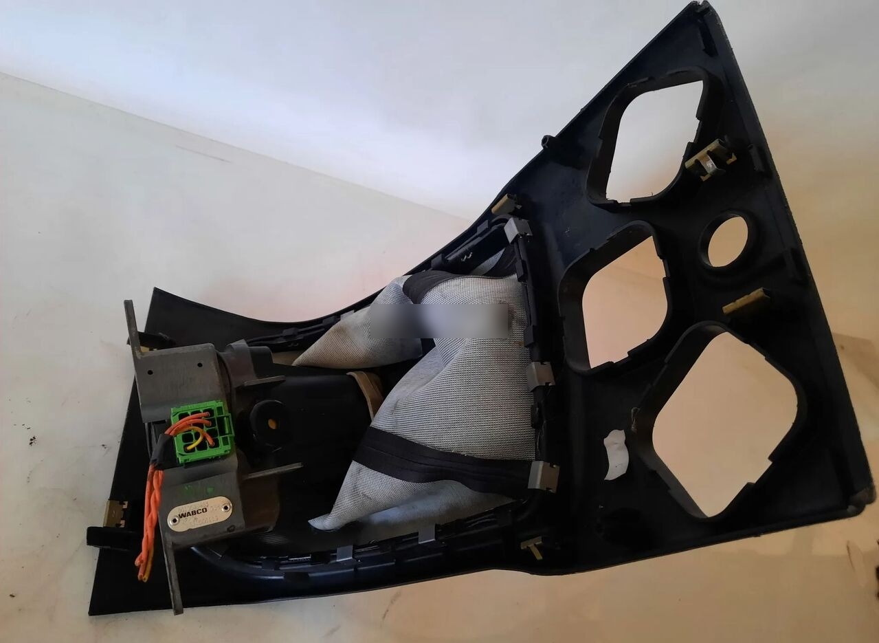 Renault Joystick lewarek zmiany biegów RENAULT MAGNUM DXI 12 Renault truck - Caja de cambios para Camión: foto 4 Renault Joystick lewarek zmiany biegów RENAULT MAGNUM DXI 12 Renault truck - Caja de cambios para Camión: foto 4