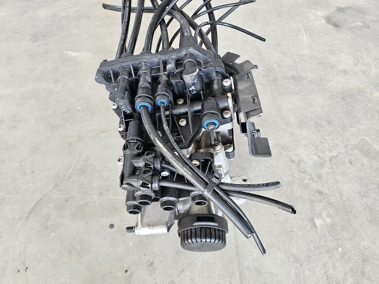 SCANIA APS AIR DRYIER VALVE / 2608040 / WORLDWIDE DELIVERY - Válvula de freno: foto 4 SCANIA APS AIR DRYIER VALVE / 2608040 / WORLDWIDE DELIVERY - Válvula de freno: foto 4