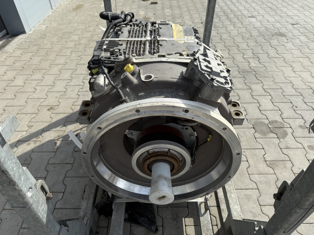 VOLVO BUS HYBRID Automatic gearbox AT2412F electric motor EMDS120 (EMD300B) / NEW - Caja de cambios para Autobús urbano: foto 4 VOLVO BUS HYBRID Automatic gearbox AT2412F electric motor EMDS120 (EMD300B) / NEW - Caja de cambios para Autobús urbano: foto 4