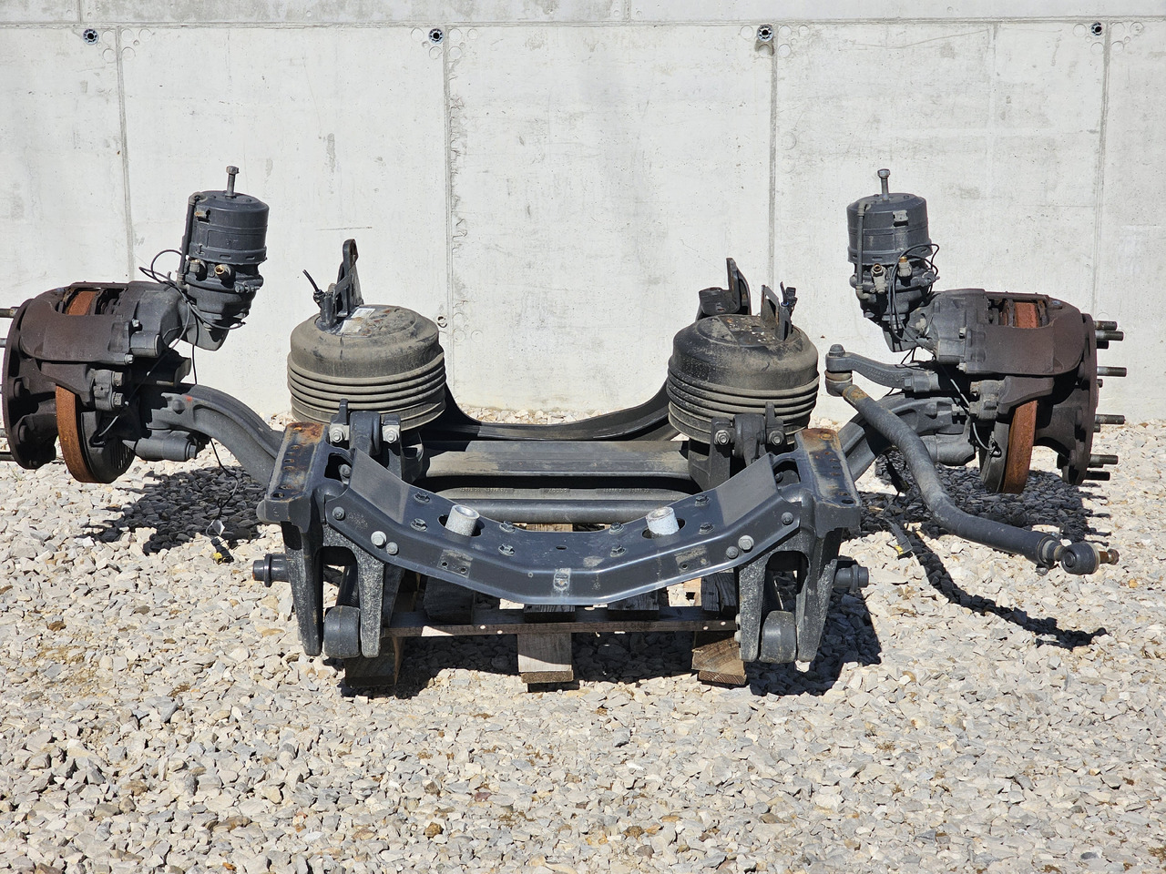 VOLVO FH5 FM5 / FRONT AIR SUNSPENSION - Eje delantero: foto 1 VOLVO FH5 FM5 / FRONT AIR SUNSPENSION - Eje delantero: foto 1