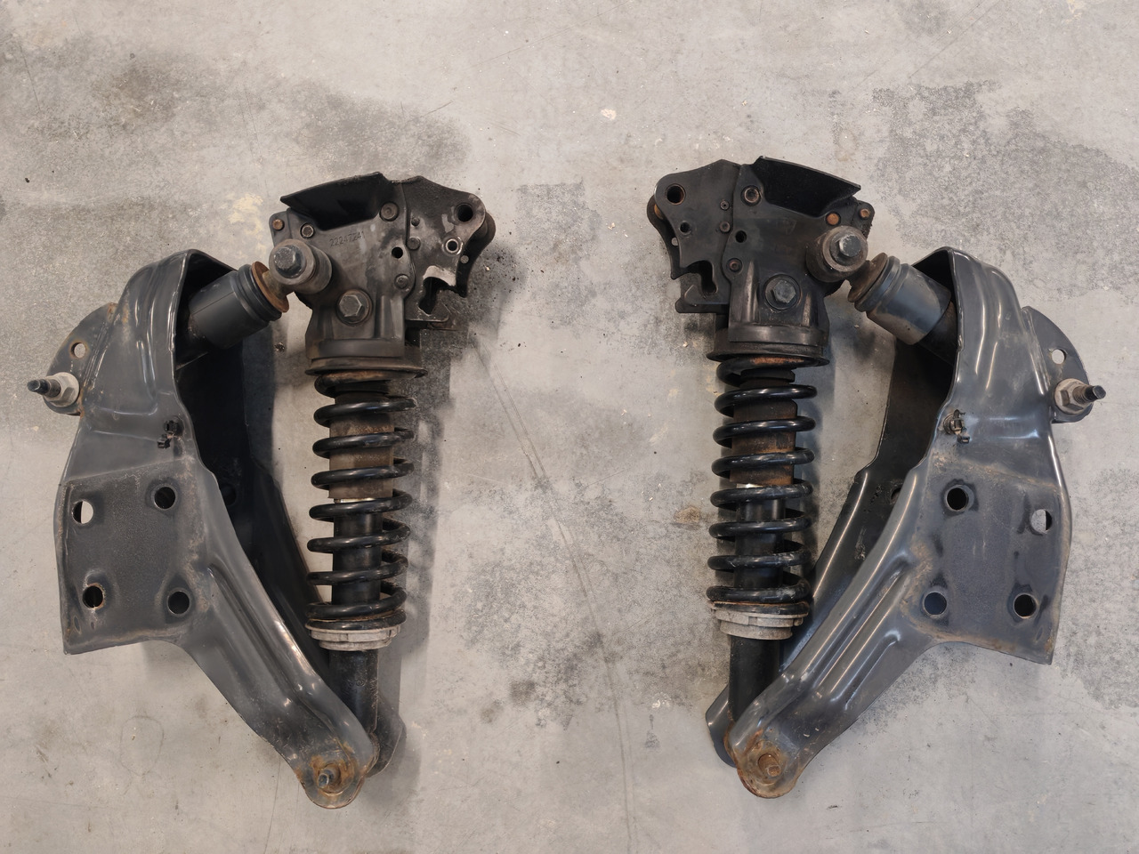 VOLVO FM5 / REAR CAB SUNSPENSION / 21171968 21172132 - Suspensión de cabina: foto 2 VOLVO FM5 / REAR CAB SUNSPENSION / 21171968 21172132 - Suspensión de cabina: foto 2