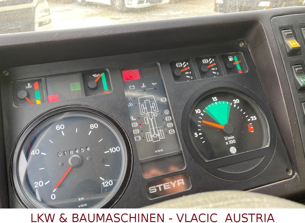 MAN STEYR 13S26 (4X4) - Camión cisterna: foto 5 MAN STEYR 13S26 (4X4) - Camión cisterna: foto 5