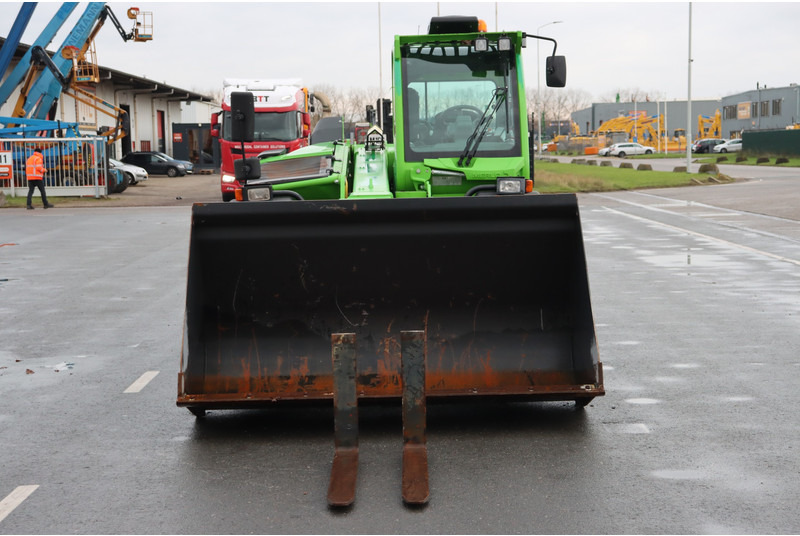 Merlo TF42.7CS - 140 - Manipulador telescópico: foto 3 Merlo TF42.7CS - 140 - Manipulador telescópico: foto 3