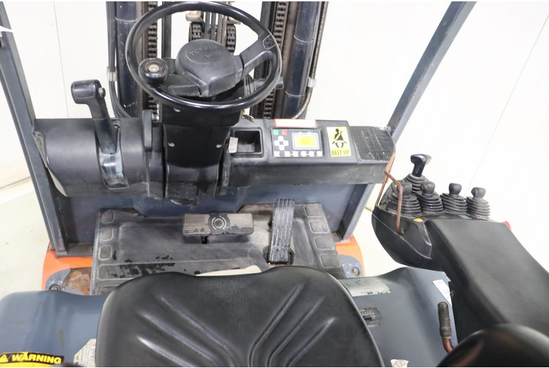 Toyota 8FBMT30 - Carretilla elevadora eléctrica: foto 2 Toyota 8FBMT30 - Carretilla elevadora eléctrica: foto 2