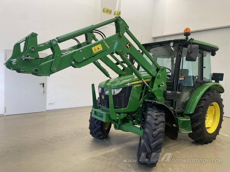 Tractor John Deere 5058E: foto 1