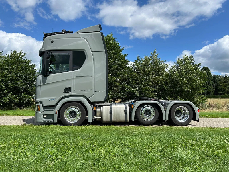 Scania R560 6x2/4 LB | 2023 | FULL AIR | RETARDER | PARK COOLER - Cabeza tractora: foto 2 Scania R560 6x2/4 LB | 2023 | FULL AIR | RETARDER | PARK COOLER - Cabeza tractora: foto 2