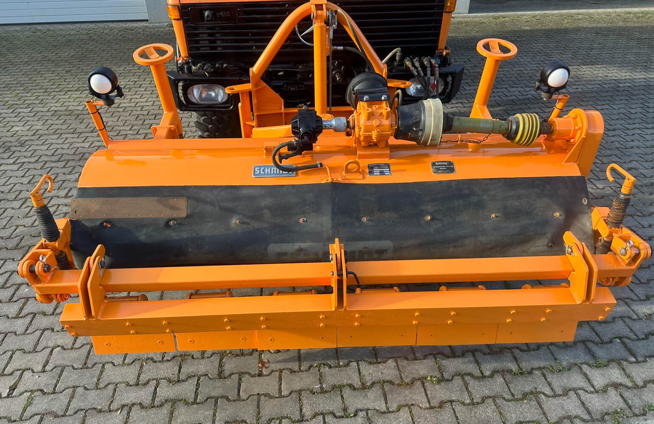 Unimog Frontanbaukehrbesen Schmidt VKS4.2 - Barredora cucharón: foto 1 Unimog Frontanbaukehrbesen Schmidt VKS4.2 - Barredora cucharón: foto 1