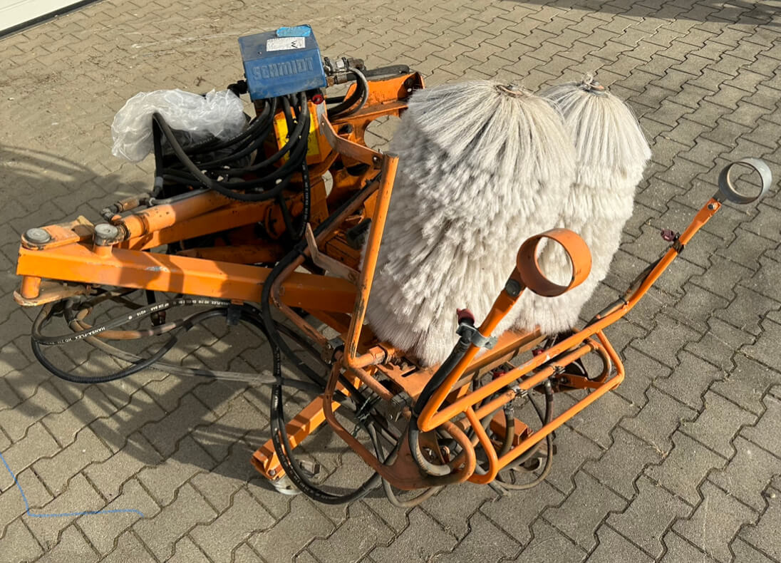 Unimog Leitpfostenwaschgerät Schmidt RPS-H - Barredora cucharón: foto 2 Unimog Leitpfostenwaschgerät Schmidt RPS-H - Barredora cucharón: foto 2