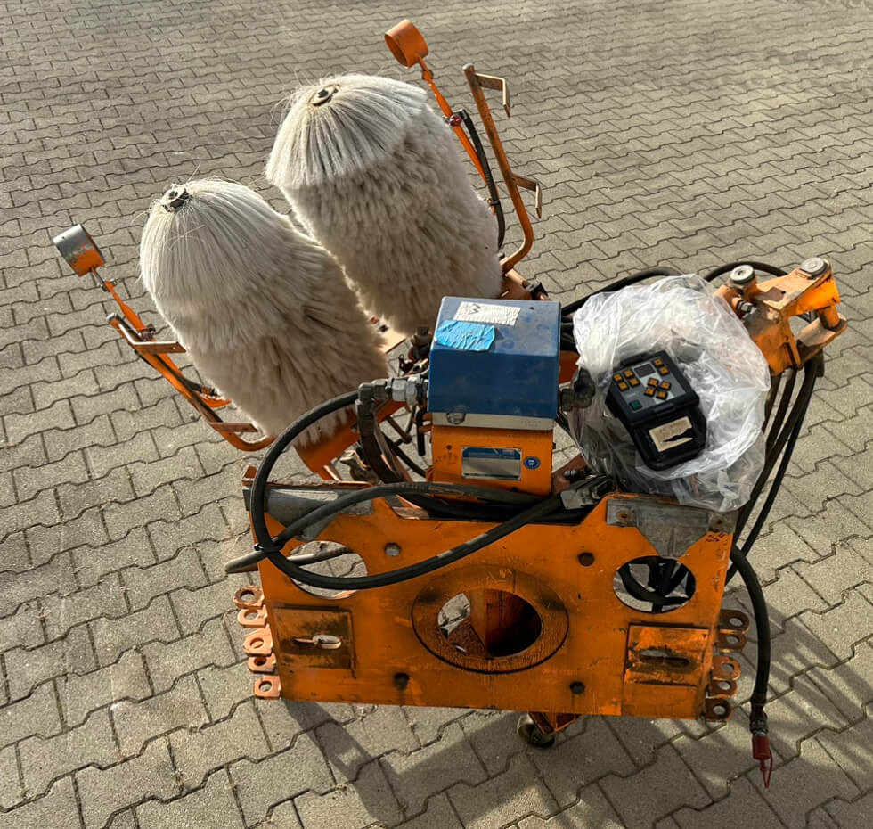 Unimog Leitpfostenwaschgerät Schmidt RPS-H - Barredora cucharón: foto 5 Unimog Leitpfostenwaschgerät Schmidt RPS-H - Barredora cucharón: foto 5