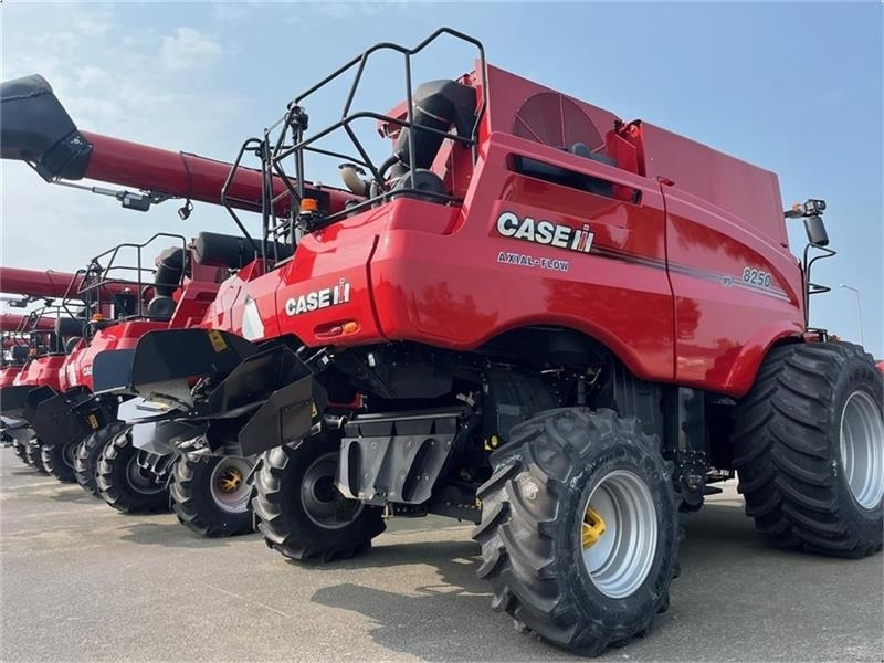Case IH 8250 Axial-Flow New and unused combine - Cosechadora de granos: foto 4 Case IH 8250 Axial-Flow New and unused combine - Cosechadora de granos: foto 4
