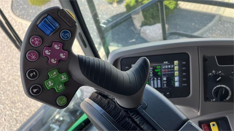 Cosechadora de granos Deutz-fahr C7206 With 24feed - 7.2m header. New and unused Co: foto 6