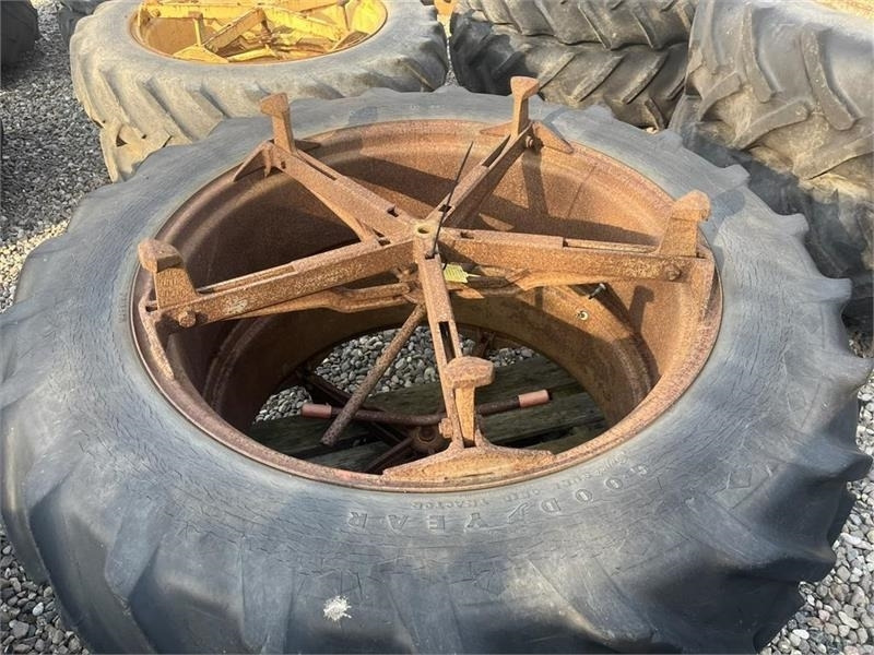 Goodyear 13,6 -38 Molcon 5 arme bred - Neumático para Maquinaria agrícola: foto 2 Goodyear 13,6 -38 Molcon 5 arme bred - Neumático para Maquinaria agrícola: foto 2