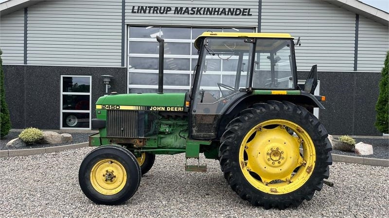 John Deere 2450 Med servostyring - Tractor: foto 1 John Deere 2450 Med servostyring - Tractor: foto 1