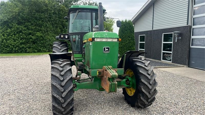 Tractor John Deere 4450 med 7,6L motor: foto 17 Tractor John Deere 4450 med 7,6L motor: foto 17