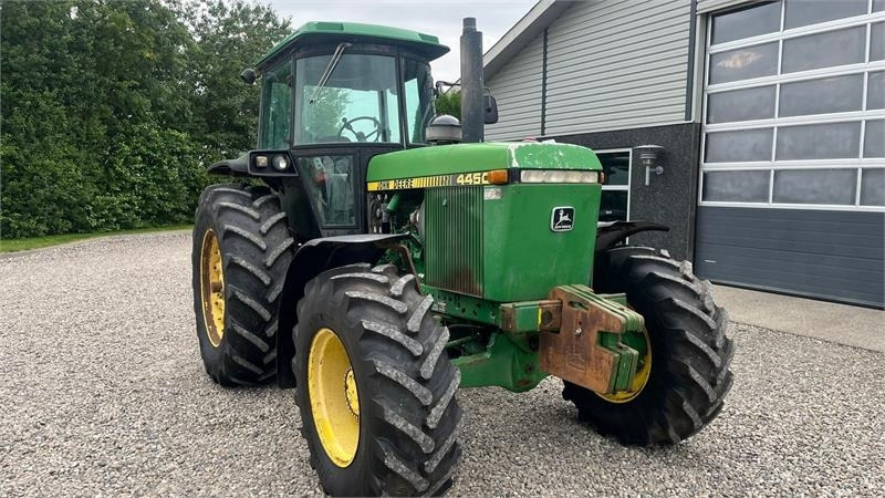 Tractor John Deere 4450 med 7,6L motor: foto 16 Tractor John Deere 4450 med 7,6L motor: foto 16
