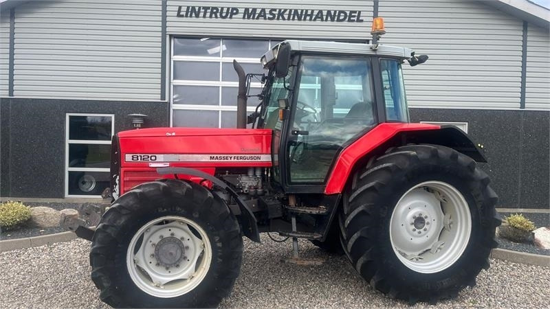 Massey Ferguson 8120 DYNA 4 Med frontlift  - Tractor: foto 1 Massey Ferguson 8120 DYNA 4 Med frontlift  - Tractor: foto 1