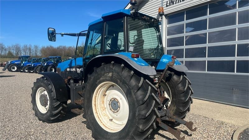 New Holland 8360 Rangecommand - Tractor: foto 2 New Holland 8360 Rangecommand - Tractor: foto 2