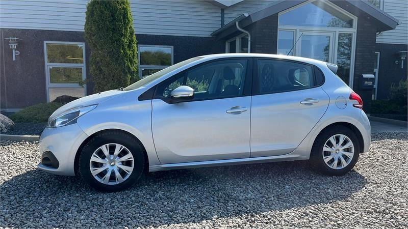 Peugeot 208 1,6 BlueHDi 100 Active Van 5d. NYSYNET og KUN - Coche: foto 1 Peugeot 208 1,6 BlueHDi 100 Active Van 5d. NYSYNET og KUN - Coche: foto 1