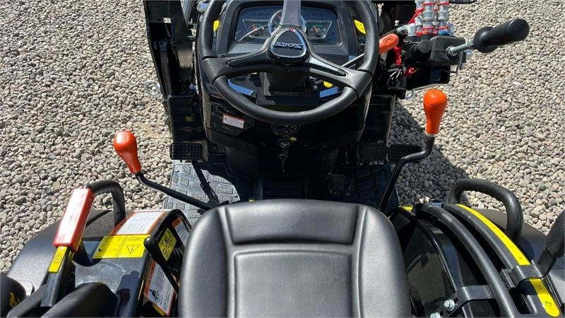 Tractor municipal Solis S26 6+2 gearmaskine Limited Edition i sort med bre: foto 7 Tractor municipal Solis S26 6+2 gearmaskine Limited Edition i sort med bre: foto 7