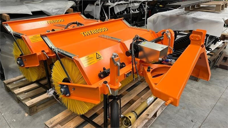 Thyregod TK 1600 PTO, med hydraulisk sving. - Barredora cucharón: foto 2 Thyregod TK 1600 PTO, med hydraulisk sving. - Barredora cucharón: foto 2