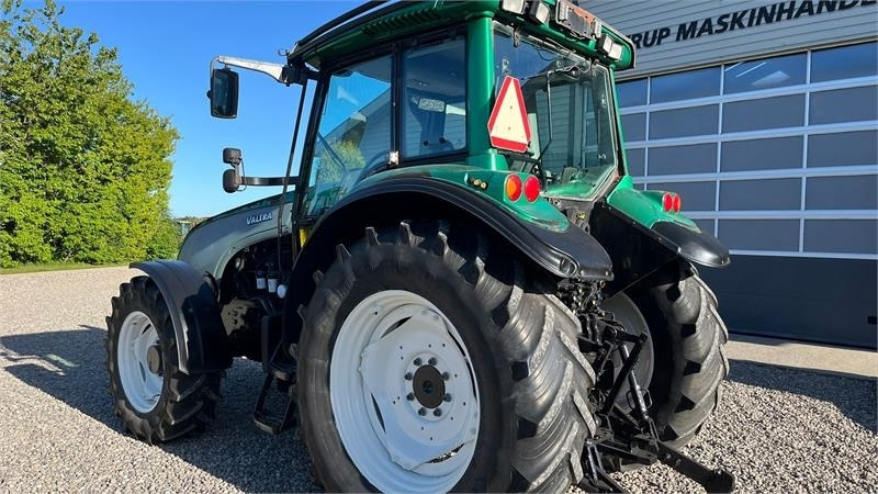 Valtra T130 med 3.5ton frontlift - Tractor: foto 5 Valtra T130 med 3.5ton frontlift - Tractor: foto 5