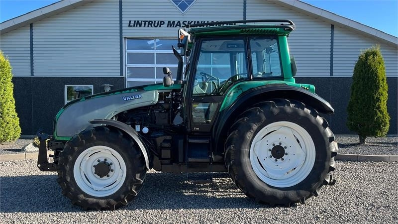 Valtra T130 med 3.5ton frontlift - Tractor: foto 1 Valtra T130 med 3.5ton frontlift - Tractor: foto 1