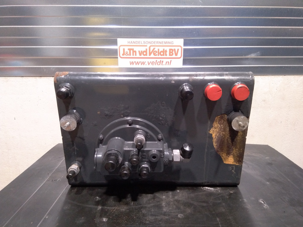 Bomag BW213DH-4 1BVC - - Depósito hidráulico para Maquinaria de construcción: foto 3 Bomag BW213DH-4 1BVC - - Depósito hidráulico para Maquinaria de construcción: foto 3