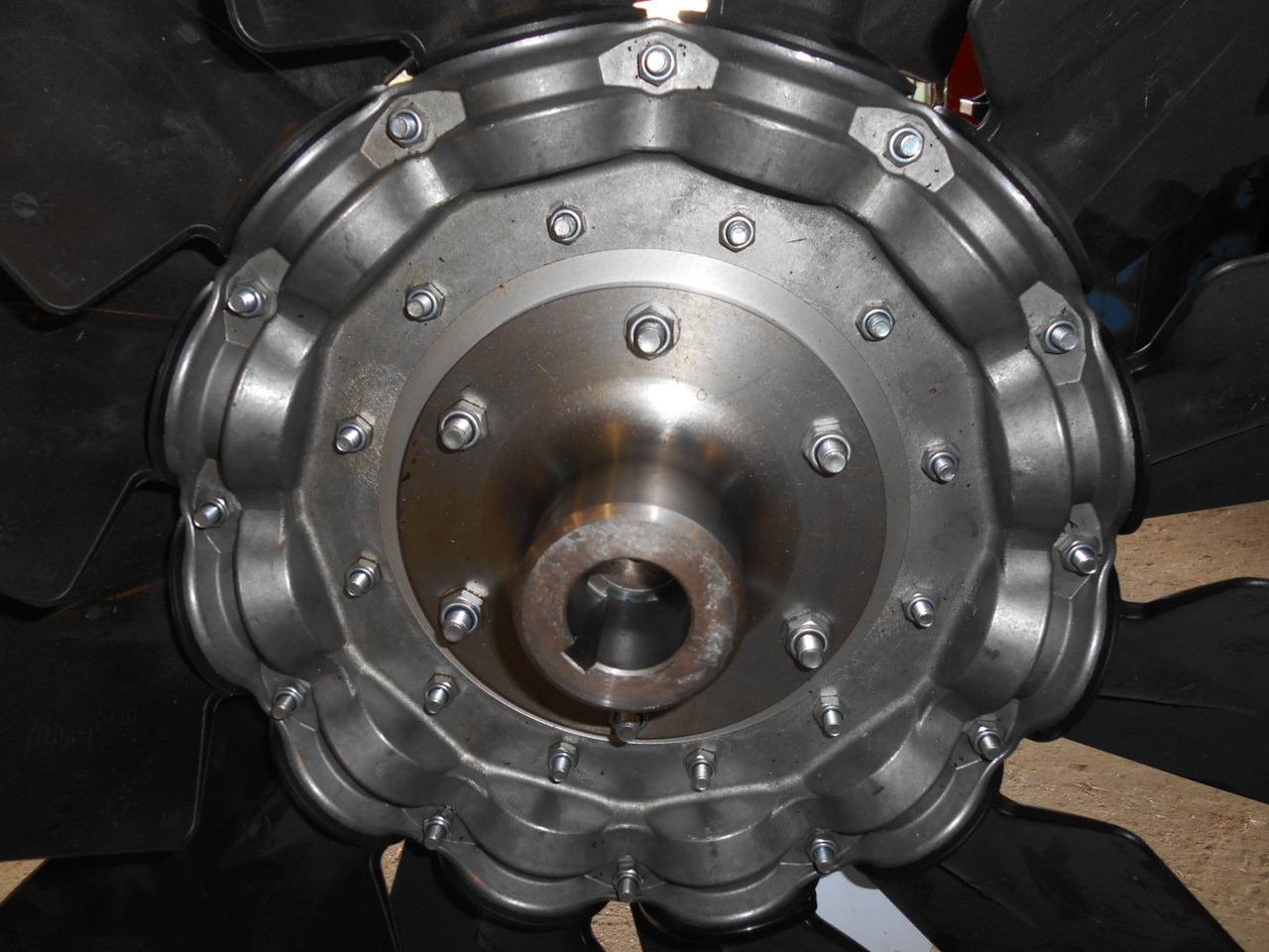 Caterpillar 5348410 - 2101350 - Ventilador para Maquinaria de construcción: foto 3 Caterpillar 5348410 - 2101350 - Ventilador para Maquinaria de construcción: foto 3