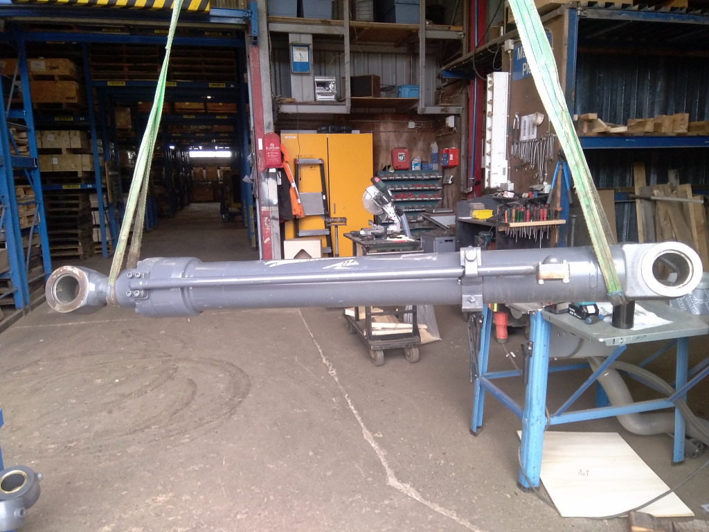 Doosan 400310-00996 - 400310-00309B - Cilindro hidráulico para Maquinaria de construcción: foto 1 Doosan 400310-00996 - 400310-00309B - Cilindro hidráulico para Maquinaria de construcción: foto 1