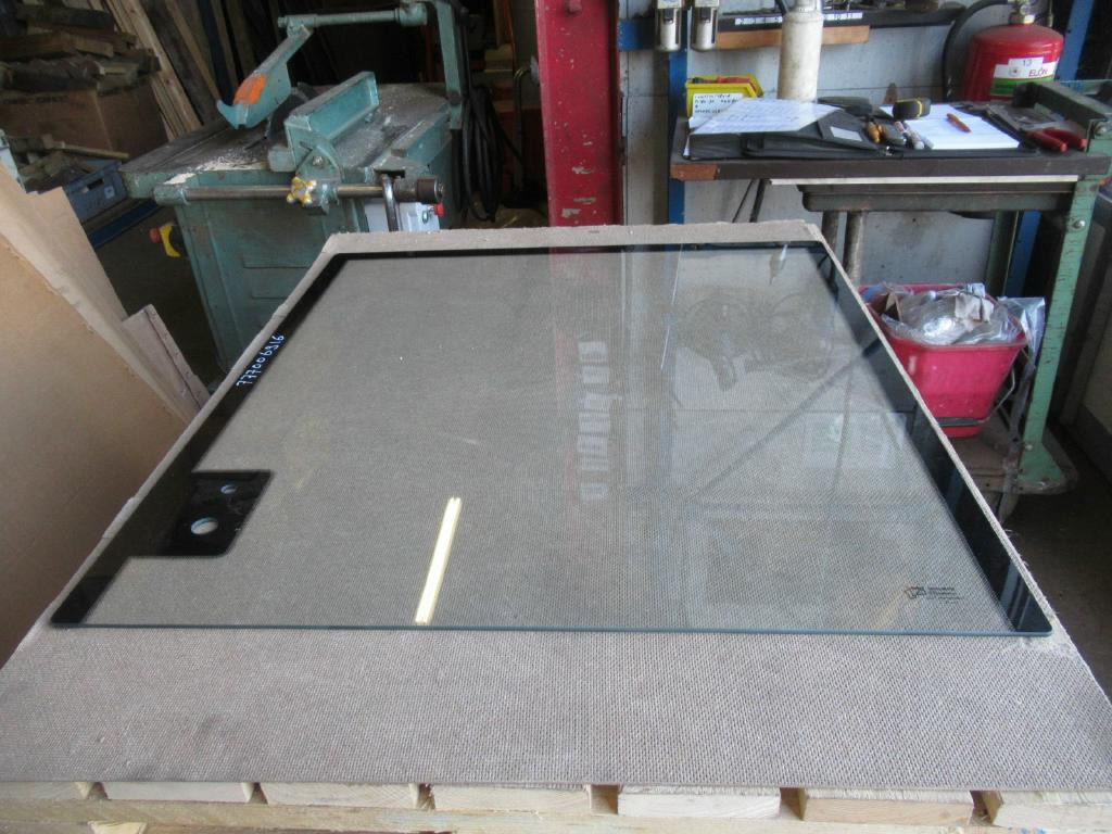 Hitachi 2602483 - - Ventana y piezas para Maquinaria de construcción: foto 2 Hitachi 2602483 - - Ventana y piezas para Maquinaria de construcción: foto 2