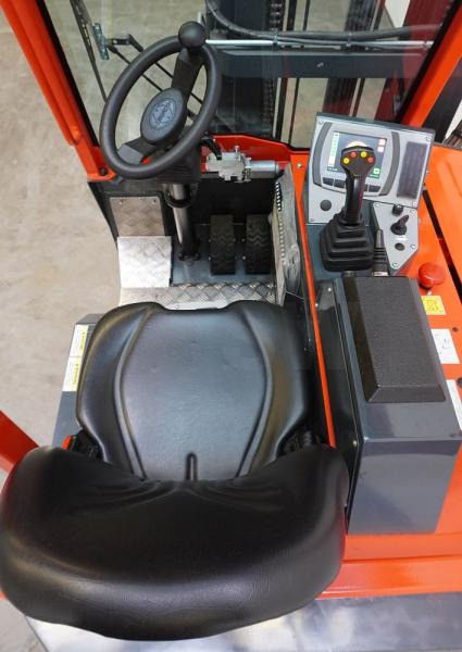 Combilift CBE3000 - Carretilla de 4 vías: foto 3 Combilift CBE3000 - Carretilla de 4 vías: foto 3