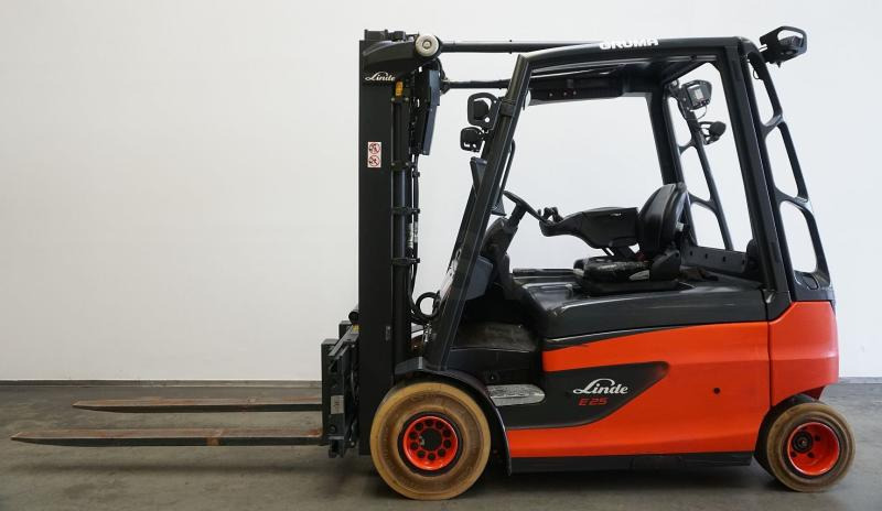 Linde E 25 L 387 - Carretilla elevadora eléctrica: foto 4 Linde E 25 L 387 - Carretilla elevadora eléctrica: foto 4