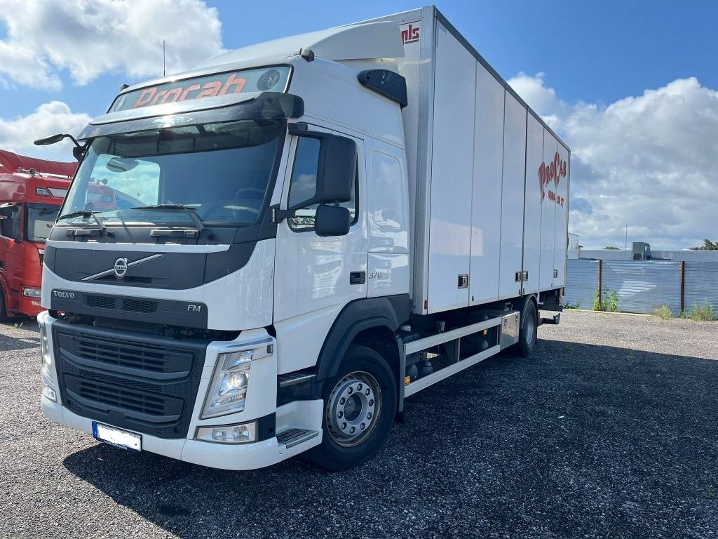 Volvo FM 370 SERIE NR 3722 - Camión caja cerrada: foto 1 Volvo FM 370 SERIE NR 3722 - Camión caja cerrada: foto 1