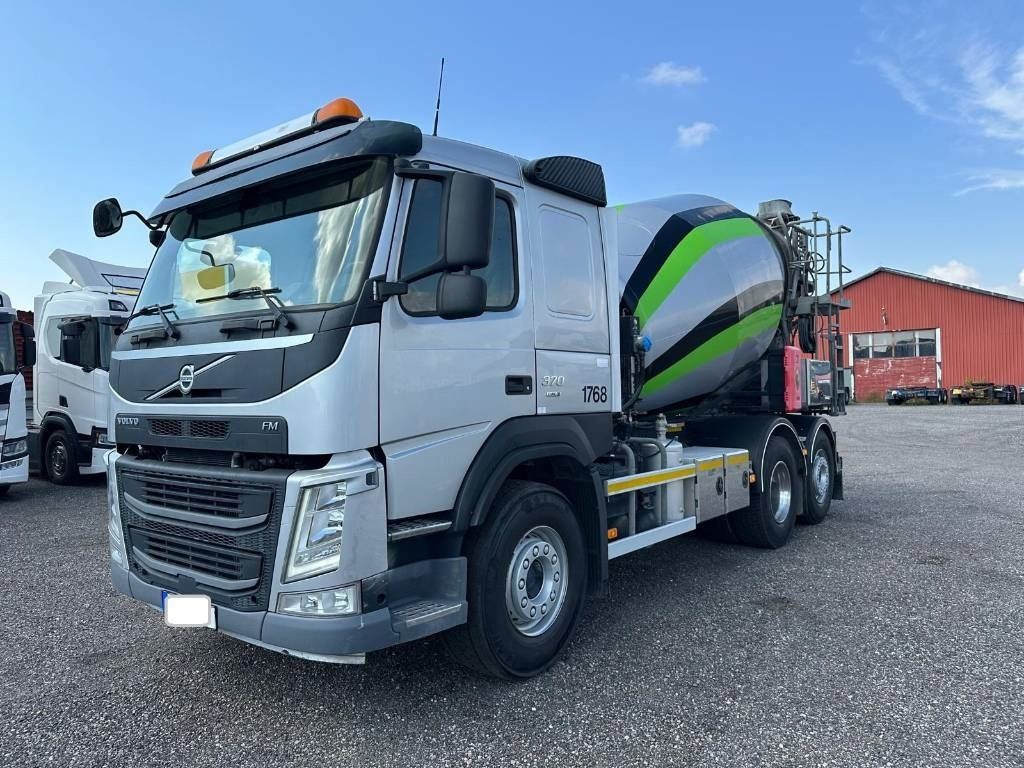 Volvo FM 6*2 370 serie 8607 - Camión hormigonera: foto 1 Volvo FM 6*2 370 serie 8607 - Camión hormigonera: foto 1