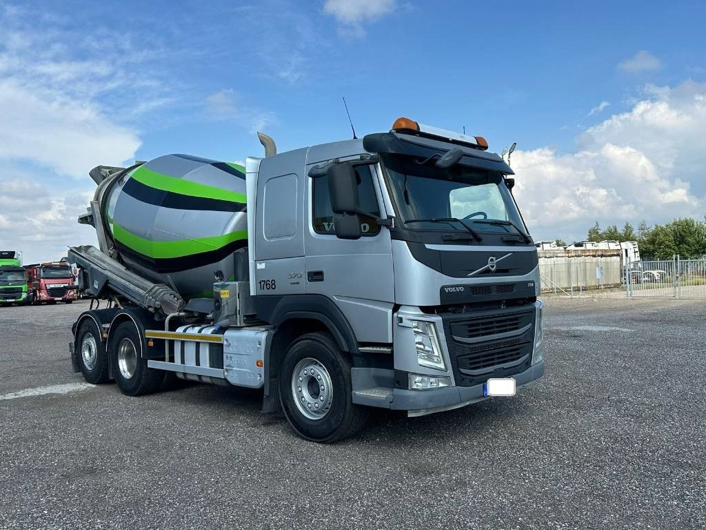 Volvo FM 6*2 370 serie 8607 - Camión hormigonera: foto 2 Volvo FM 6*2 370 serie 8607 - Camión hormigonera: foto 2