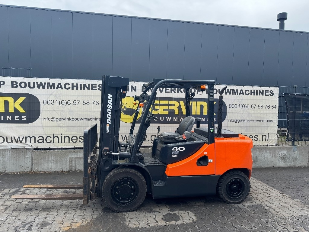 Doosan D 40 SC-7 - Carretilla elevadora diésel: foto 1 Doosan D 40 SC-7 - Carretilla elevadora diésel: foto 1